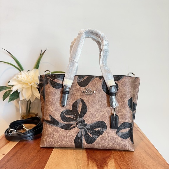 NWT Coach Mollie‎ Tote Bag 25 In Signature Canvas With Bow Print - Picture 1 of 8